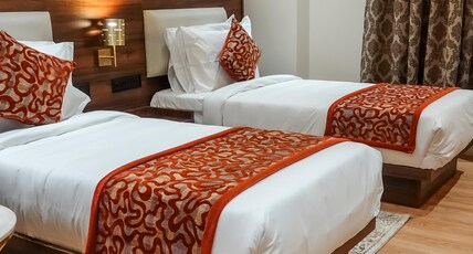 Hotel Dayal Tower Room Type - Deluxe Room King Bed Or Twin Bed