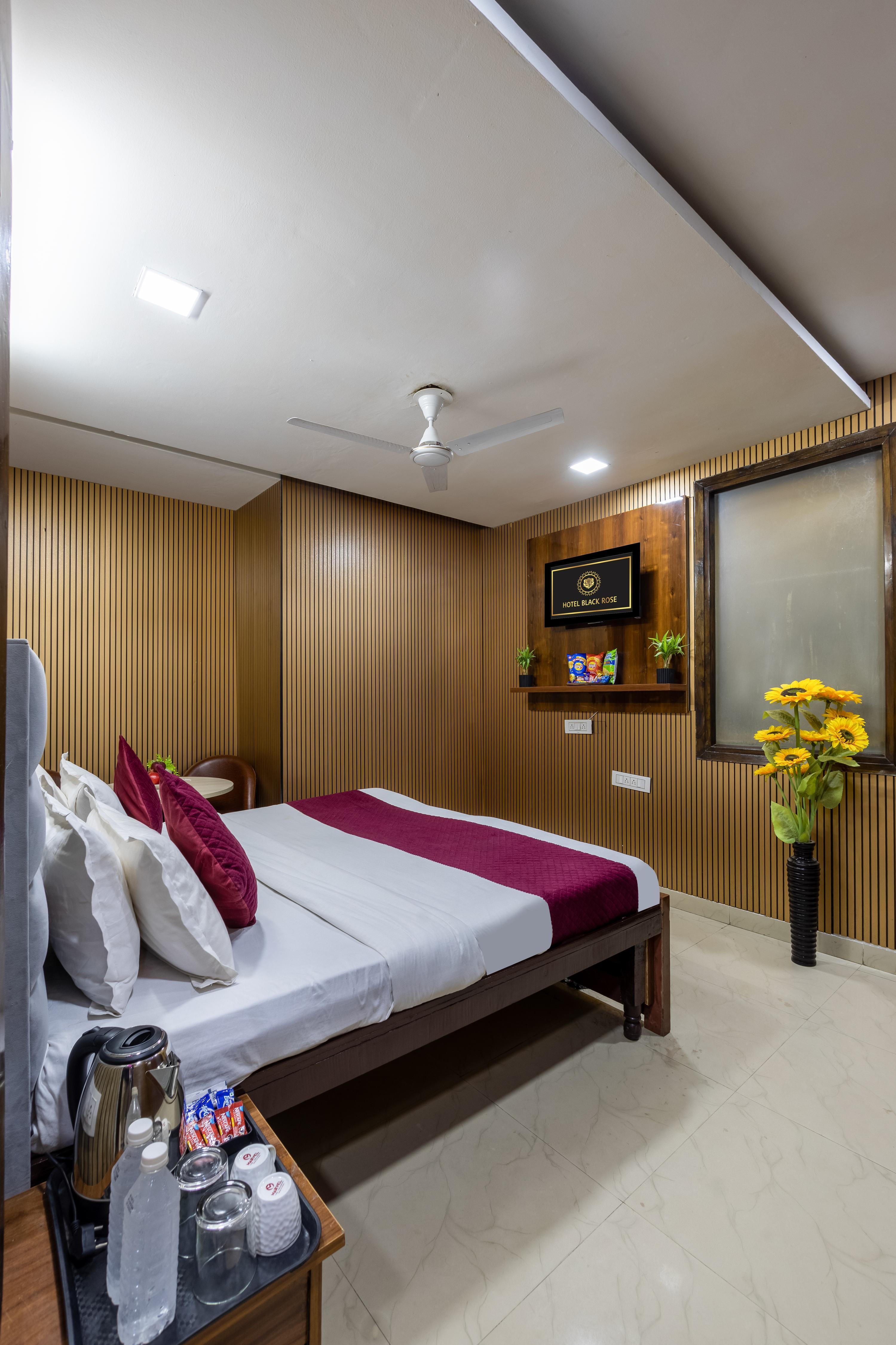 Hotel Black Rose Near Rajiv Gandhi Cancer Hospital & Metro Walk Rohini Room Type - Deluxe Delite Room (Couple Friendly)