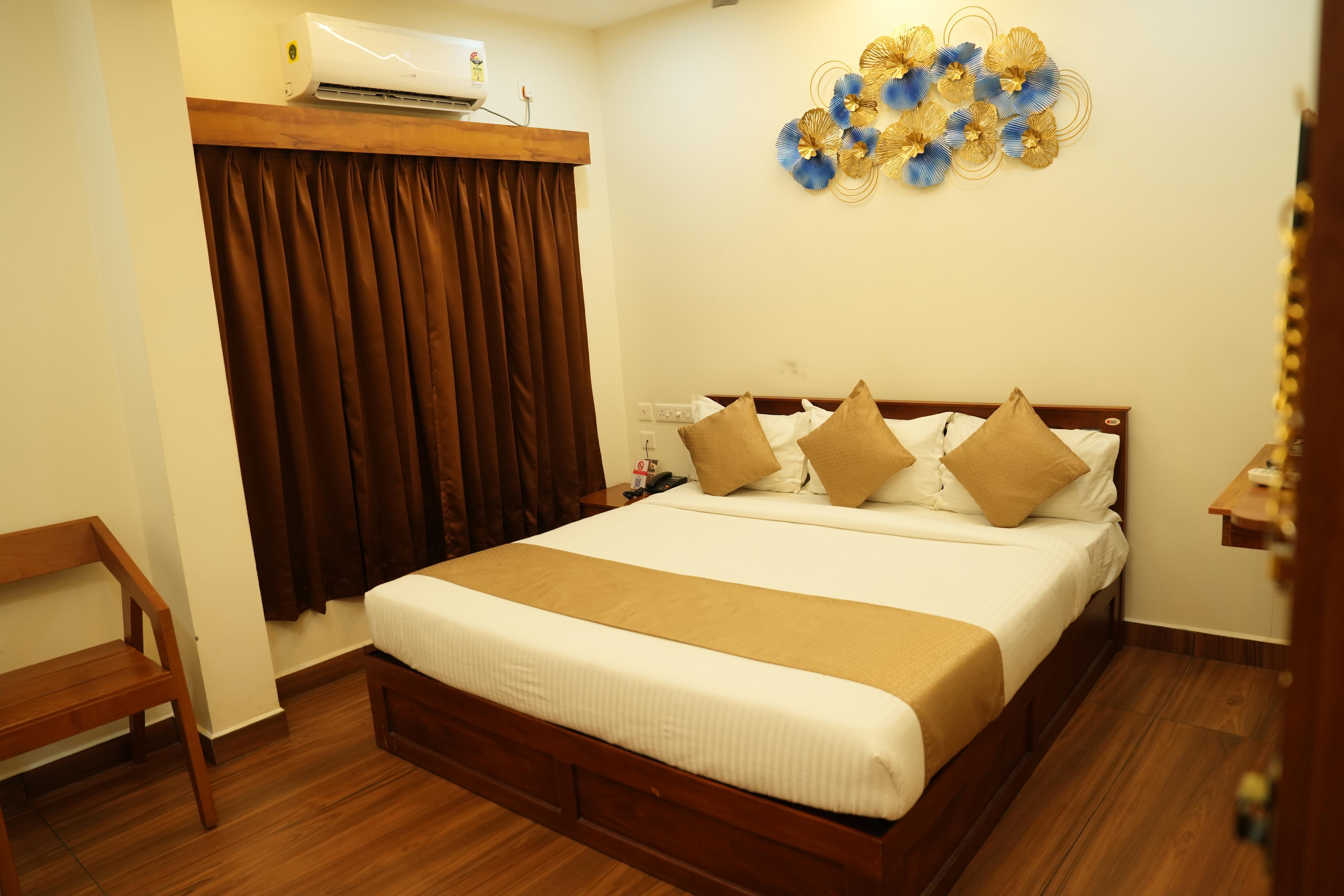 FLY VIEW Airport Residency Room Type - Superior King AC