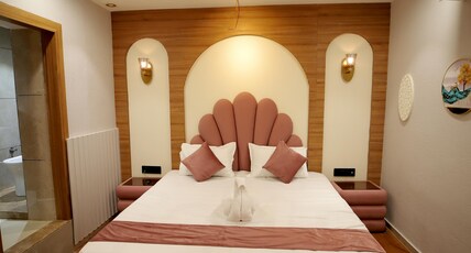 Staykart Boutique Hotel Room Type - Queen Suite