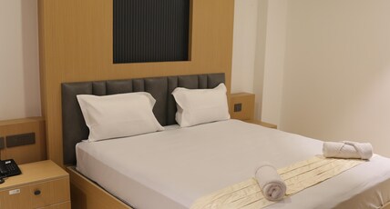 ROOTS - Luxury Suits & Banquets Room Type - Deluxe Room - King Bed