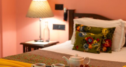 ama Stays and Trails Seven Pines Kasauli Room Type - Rose Luxury Room 2