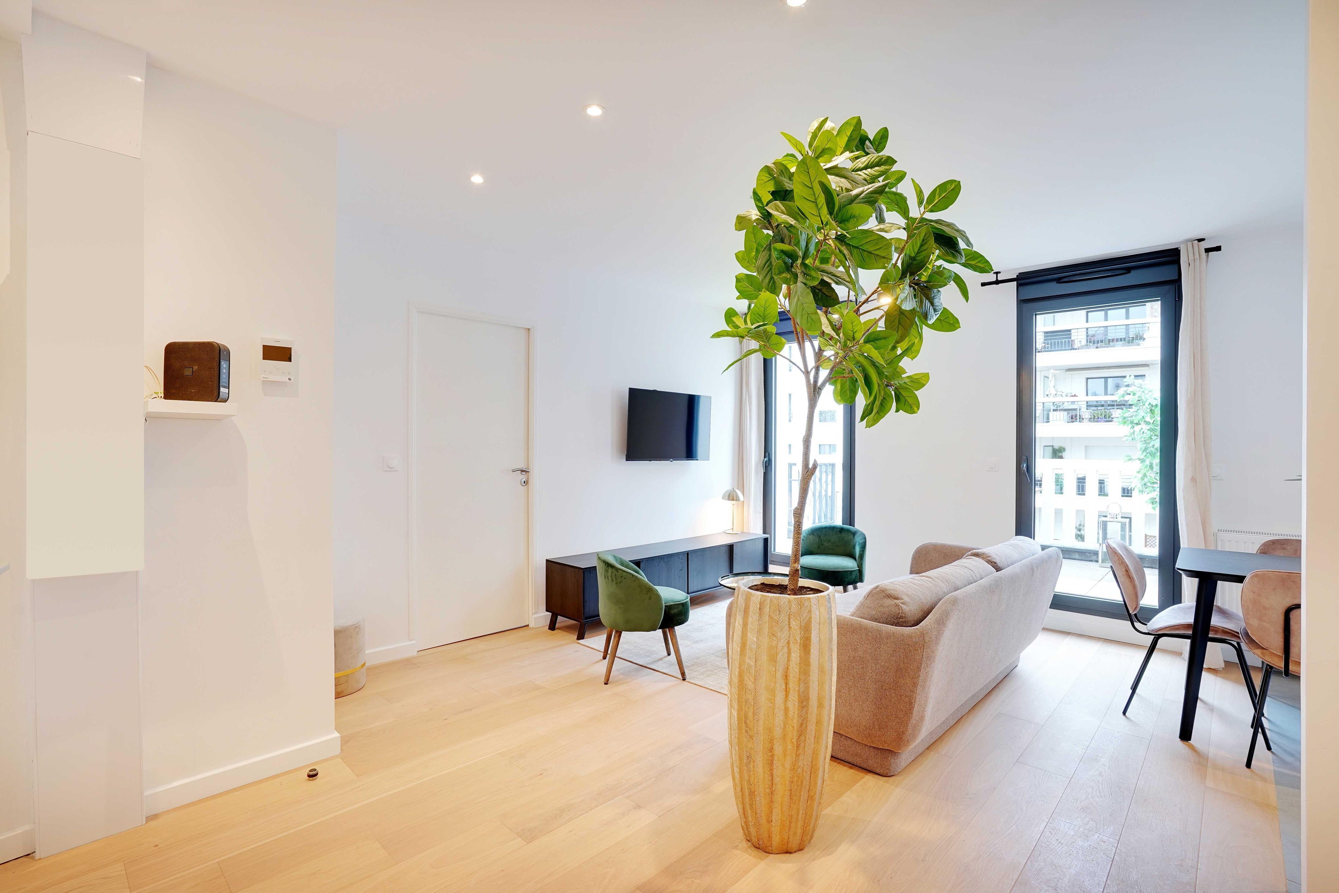 Splendid Duplex with balcony 4BD/7P - Levallois 47 - Tap to explore photos