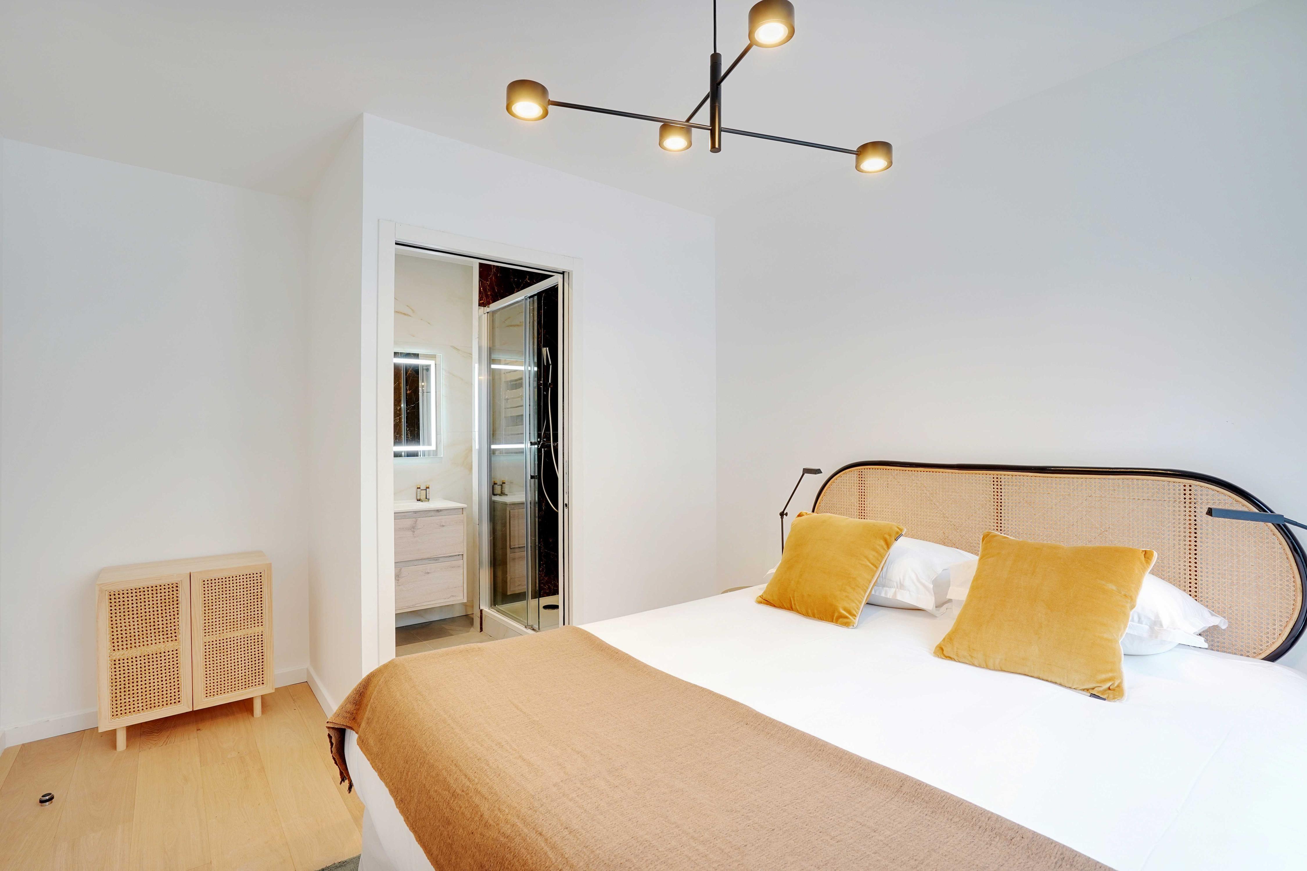 Splendid Duplex with balcony 4BD/7P - Levallois 47 - Tap to explore photos