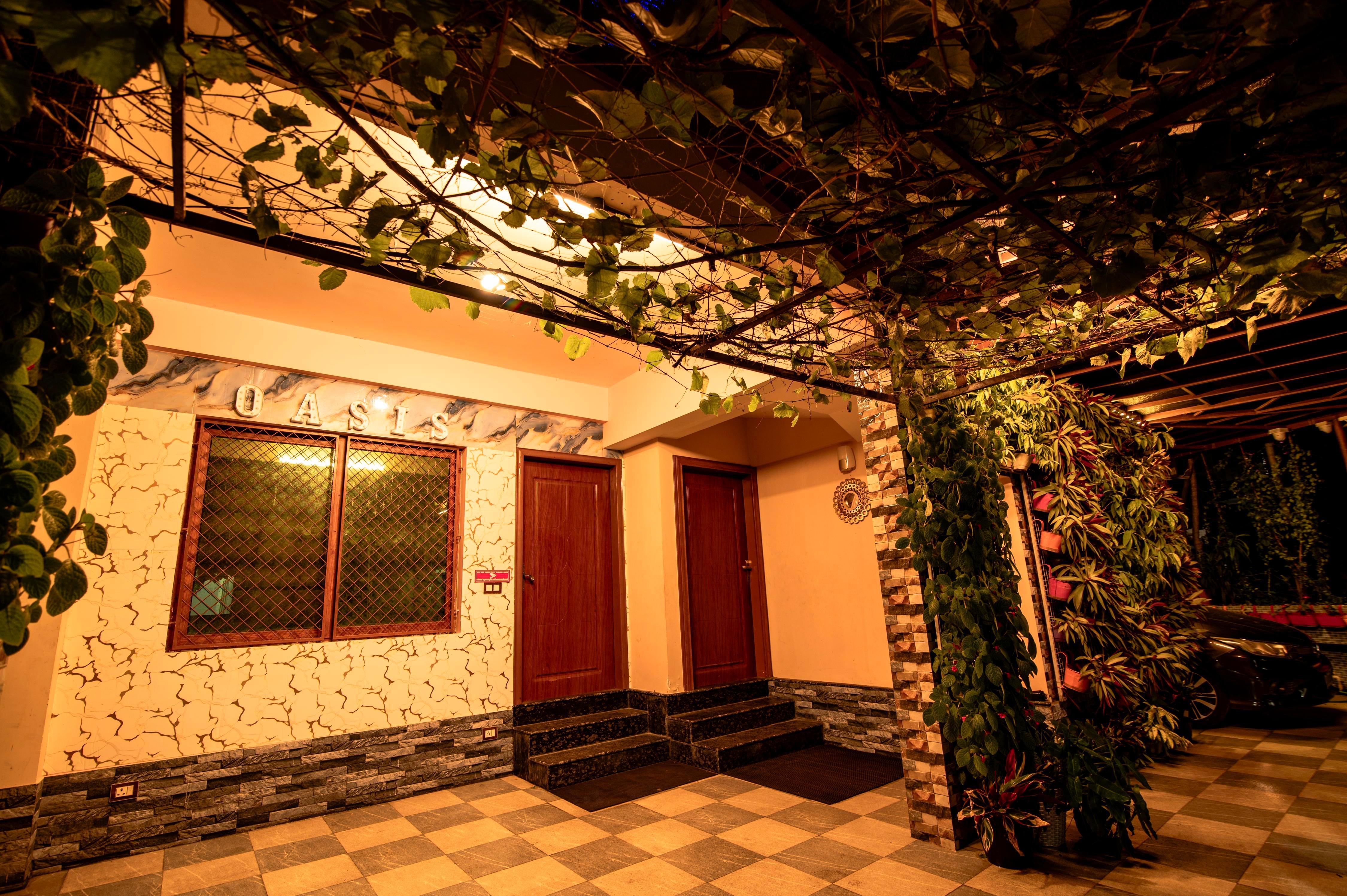 Oasis HomeStay (Penthouse) 2 BHK - Near Metro Station - Tap to explore photos