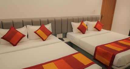 Papaya Leaf Comfort Nathdwara Room Type - Premium Quadly Room