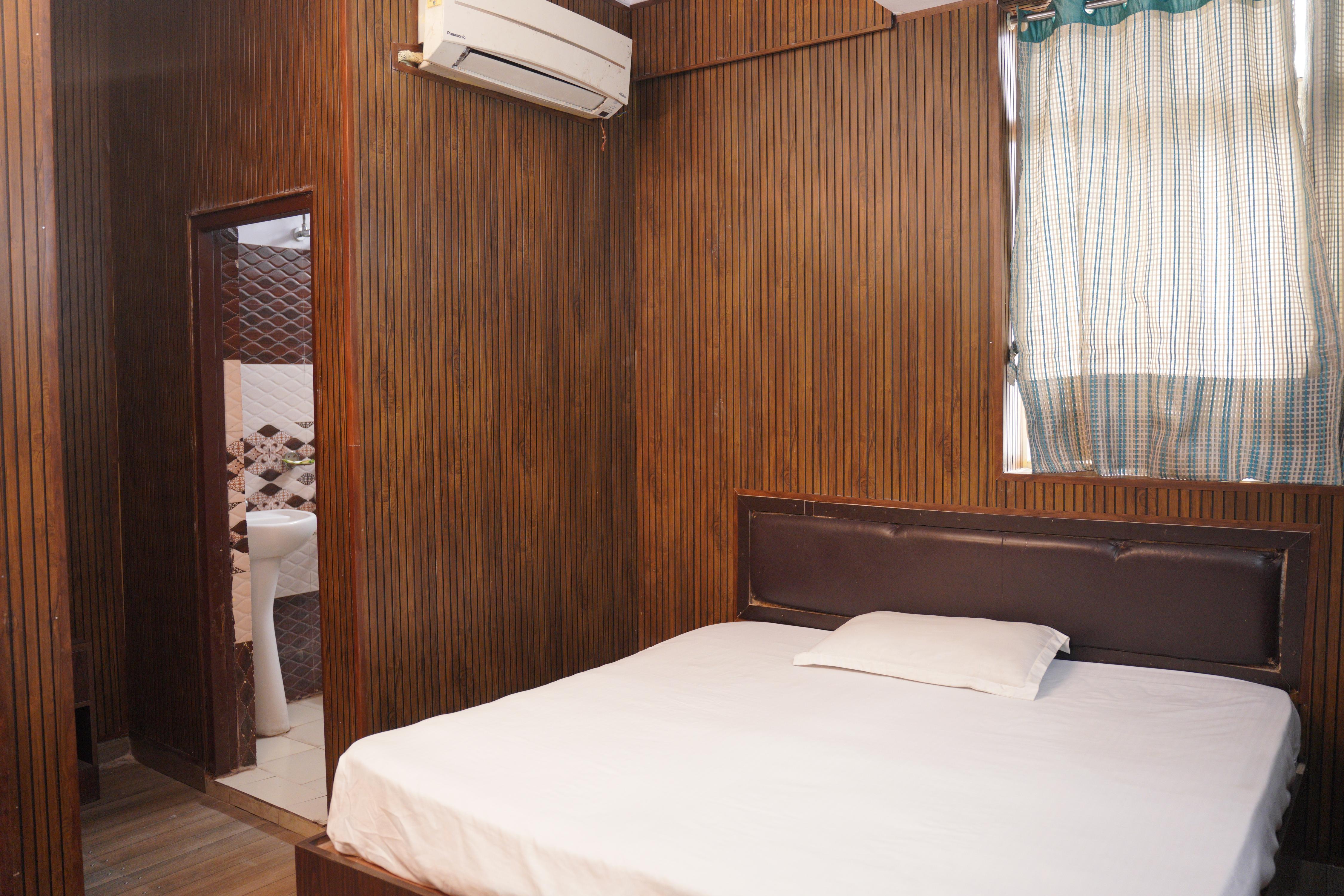 Pinjore hotel & restaurant Room Type - Deluxe Room King Bed