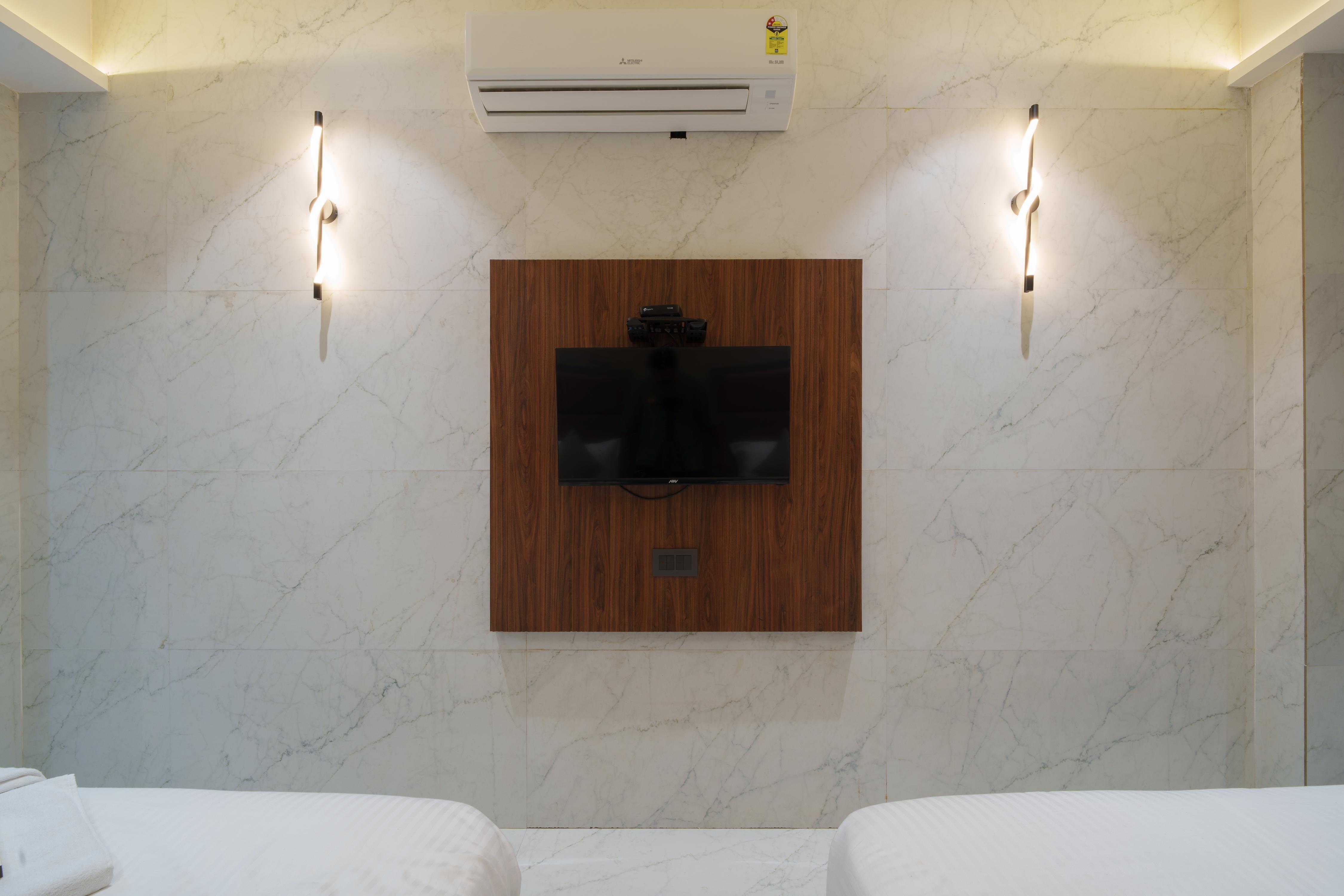 Hotel Hari Om - Tap to explore photos