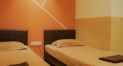 Hotel Royal Usi Room Type - Deluxe Twin Room (Non-AC)