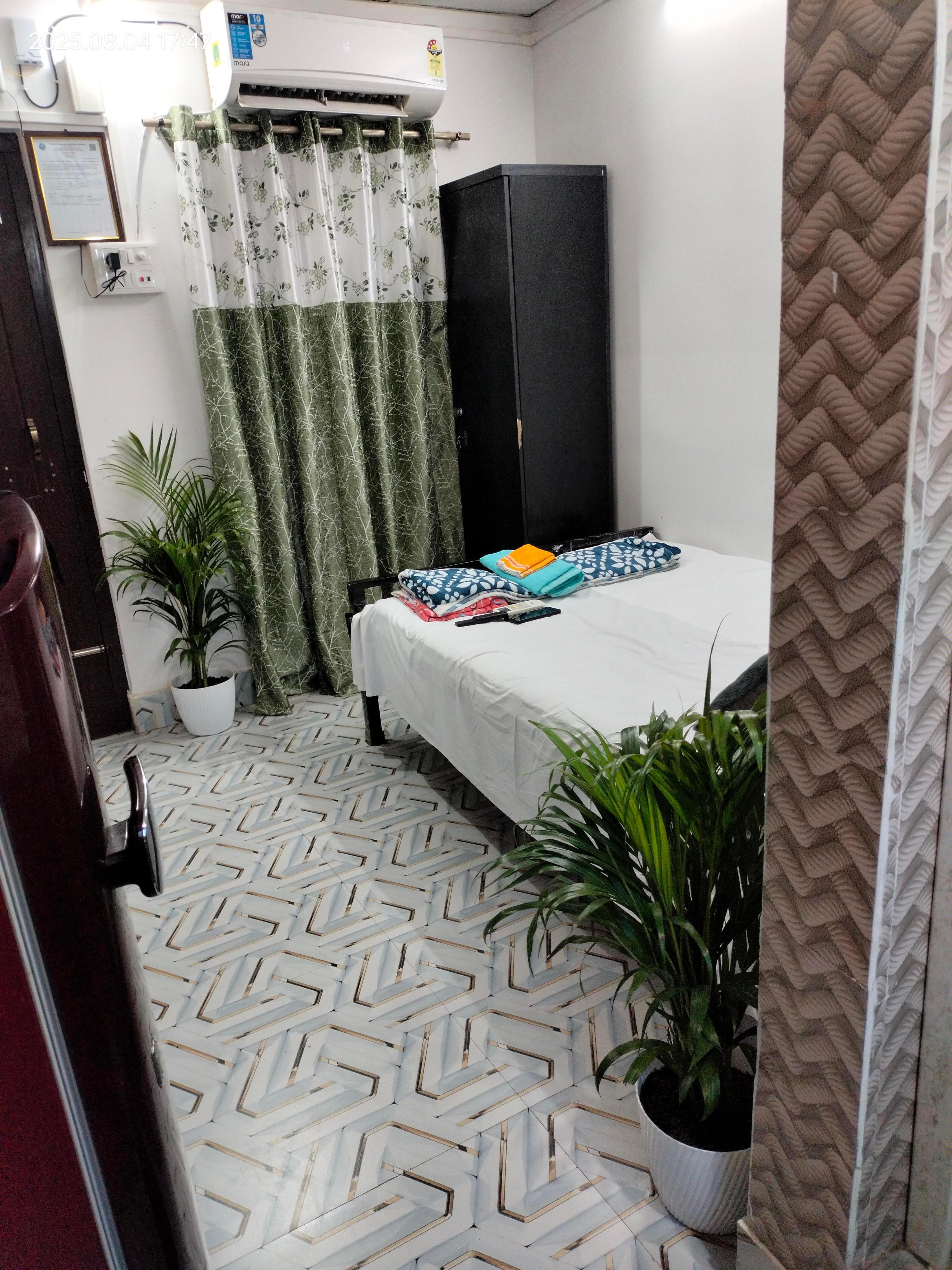 Tulip Homestay Ulubari - Tap to explore photos