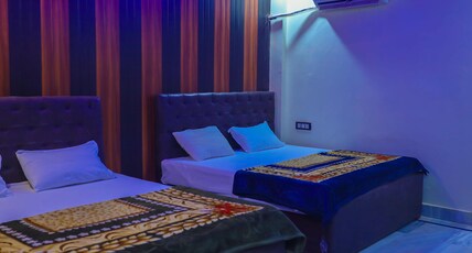 Herambh Paying Guest House Room Type - SWEET FAMILY AC ROOM