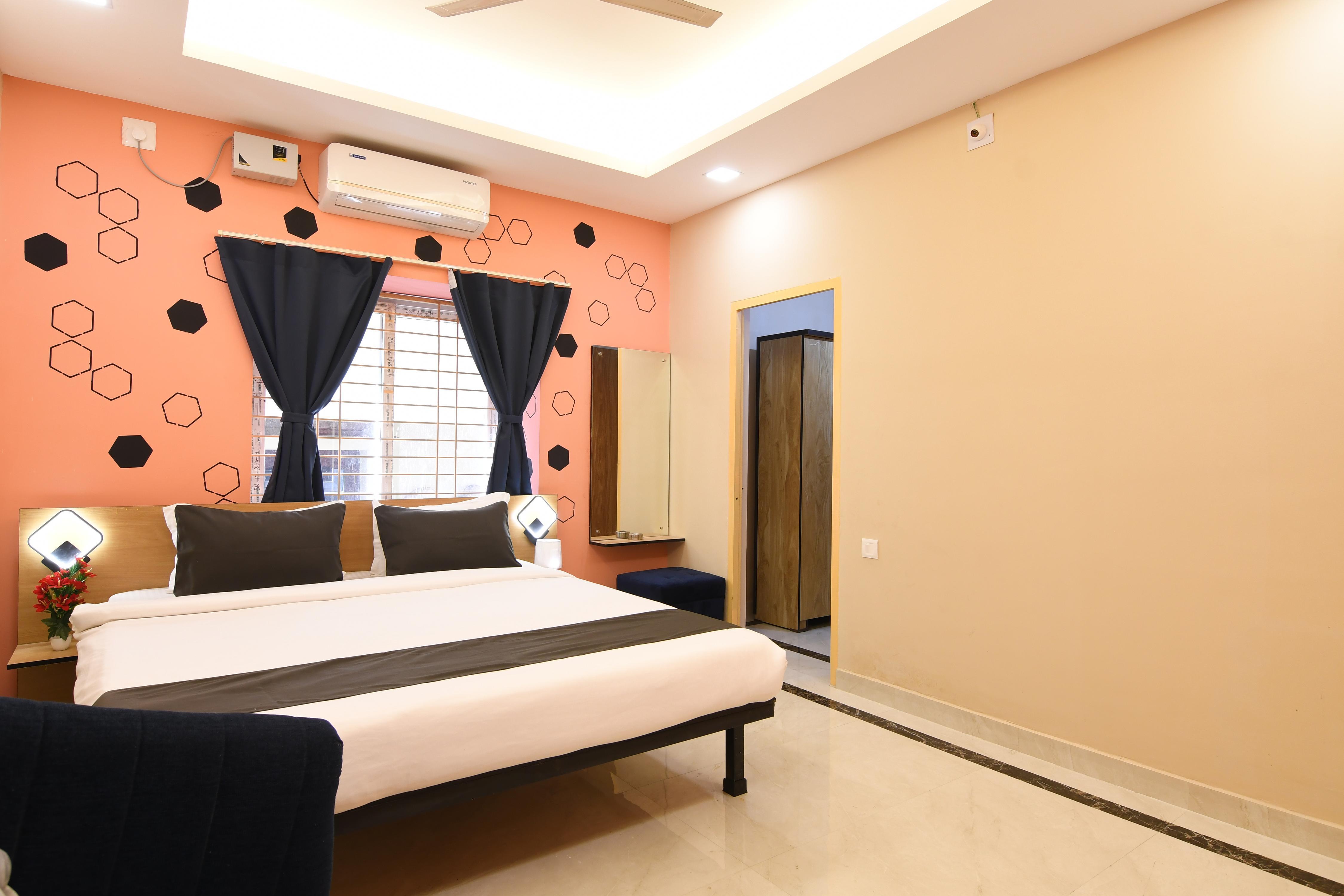 Emerald Inn - Tap to explore photos