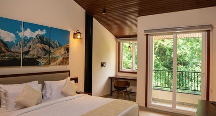 The Big Bridge Room Type - Luxury Room with River Stream or Ganges View