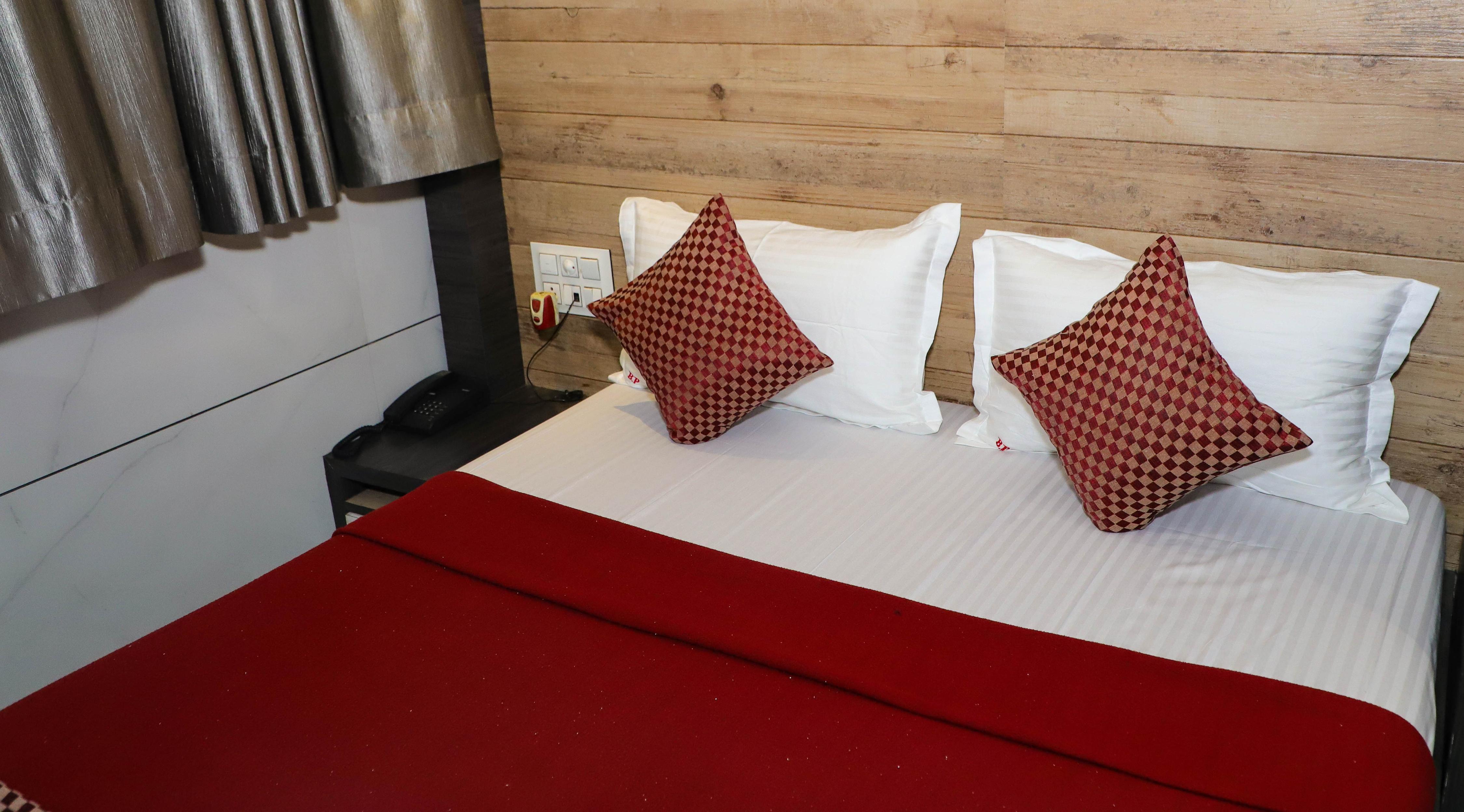 Shree Residency Guest House - Tap to explore photos