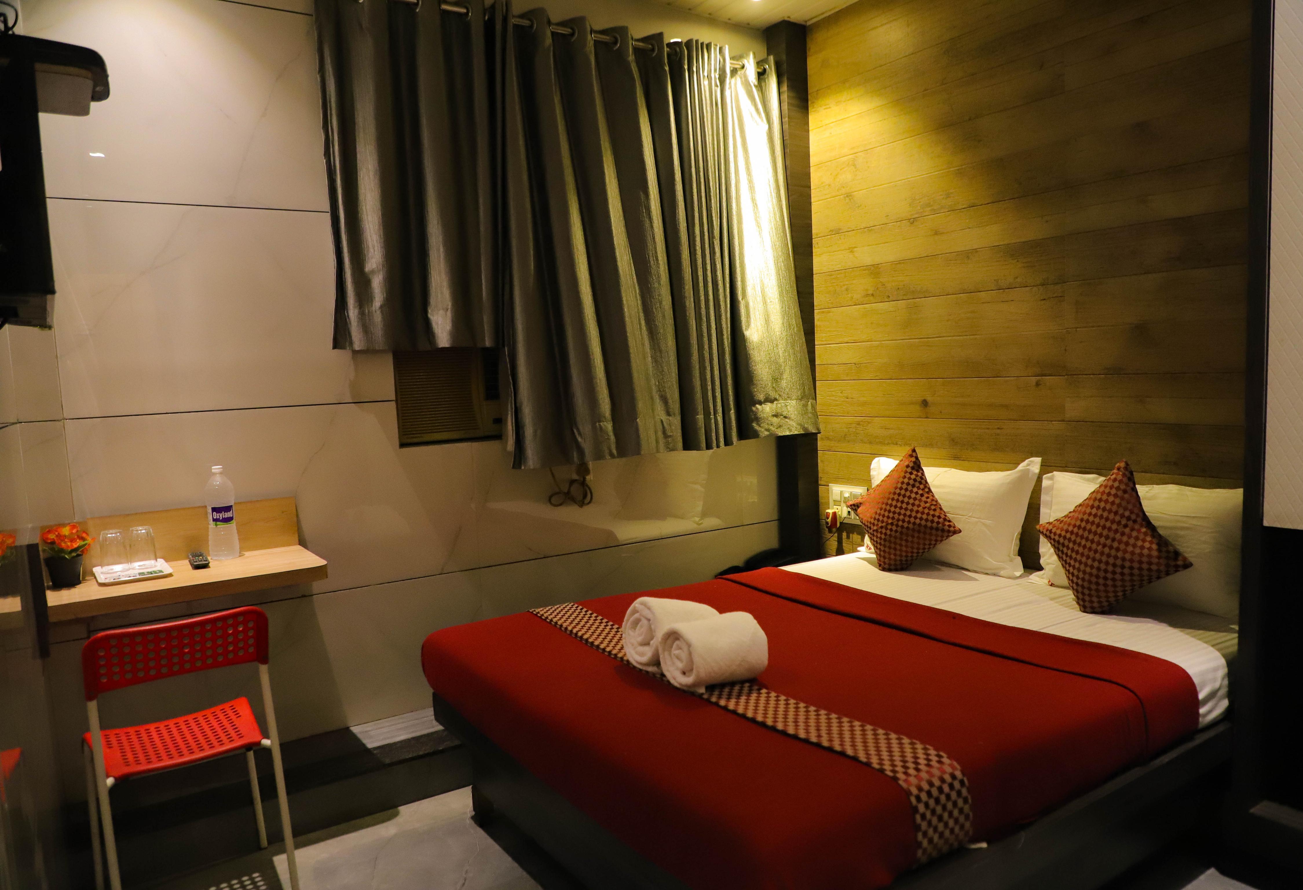 Shree Residency Guest House - Tap to explore photos