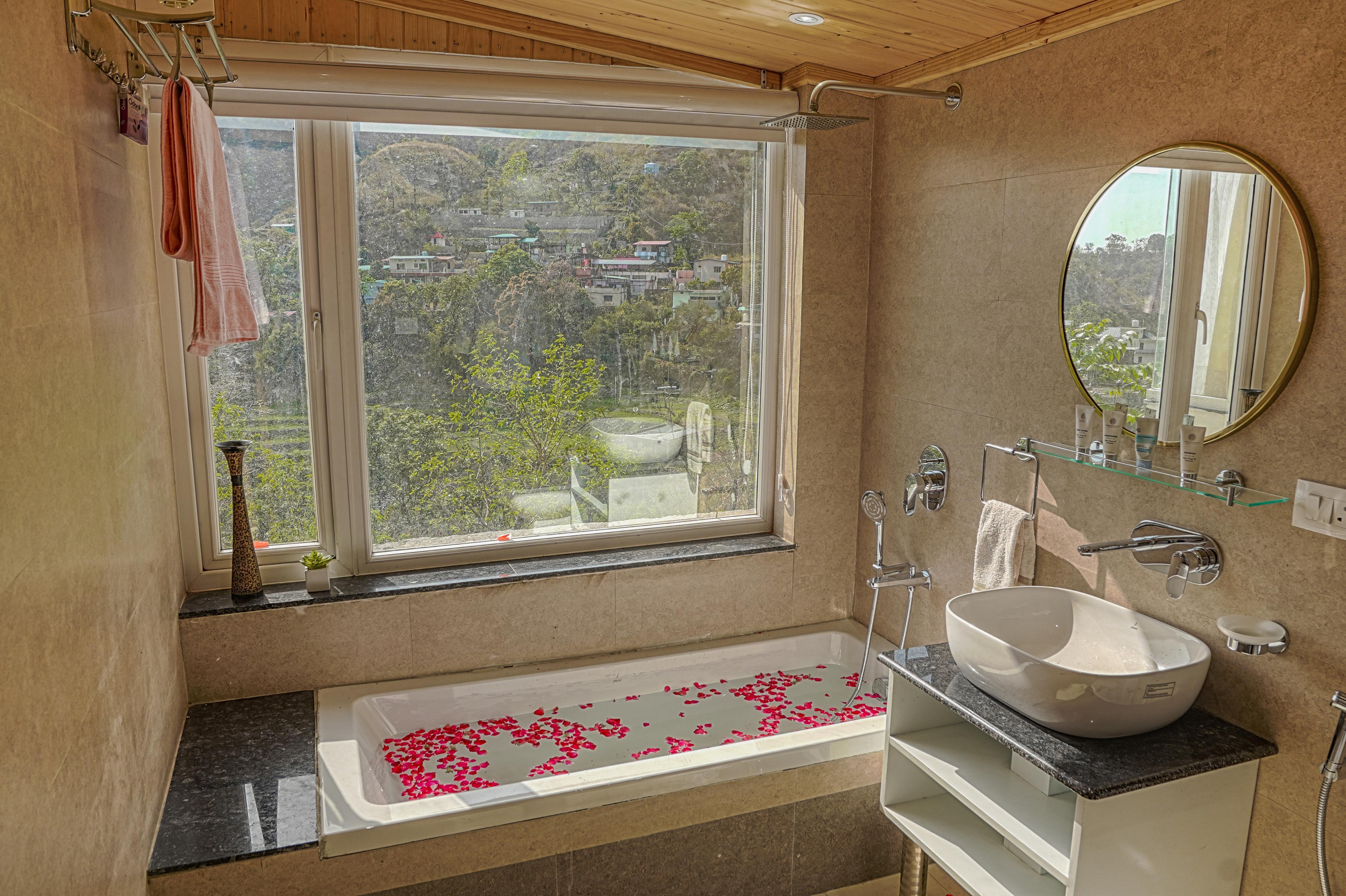 SaffronStays Woodpeckers Suite - Tap to explore photos