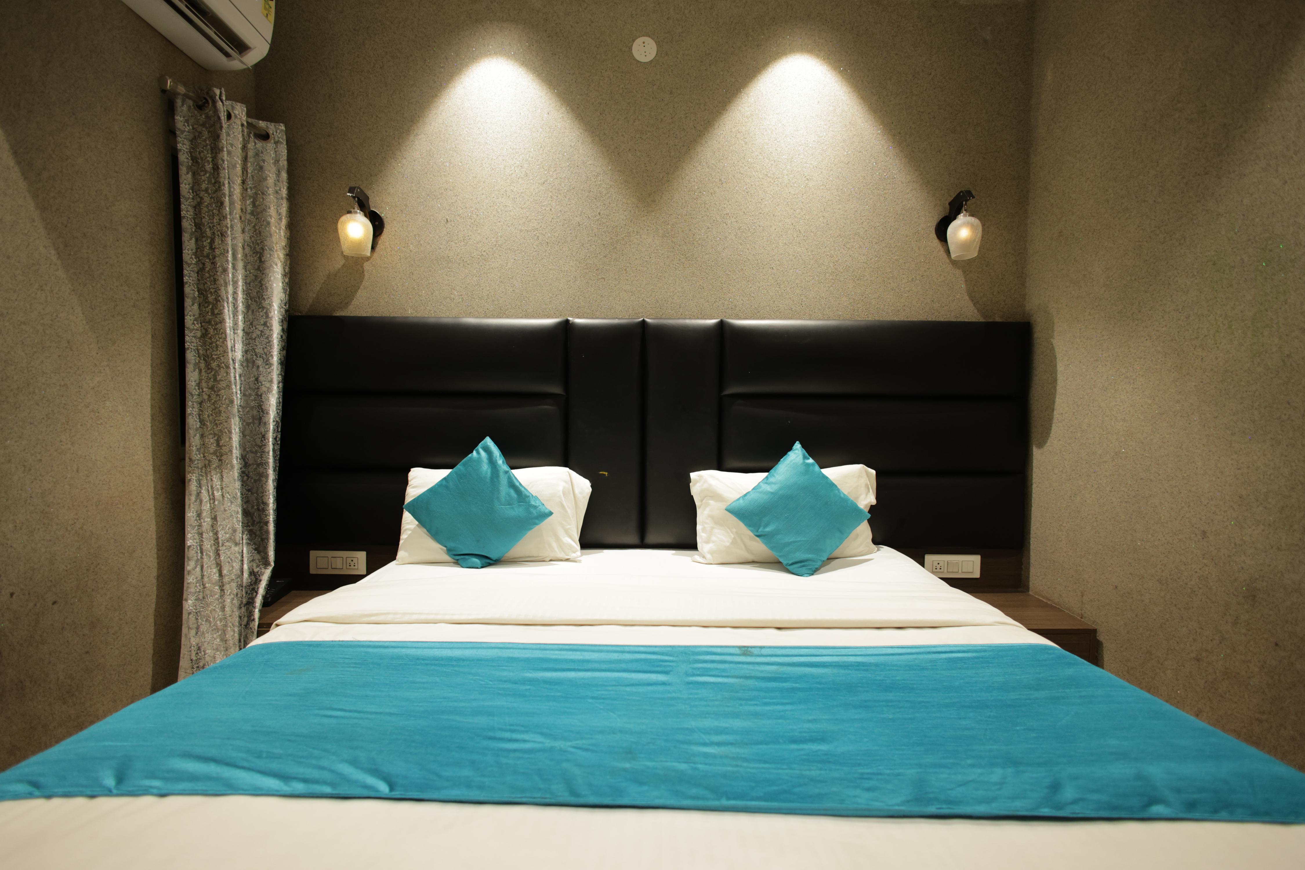 Hotel Mantra Inn - Just 5 Minutes from Har Ki Pauri - Tap to explore photos