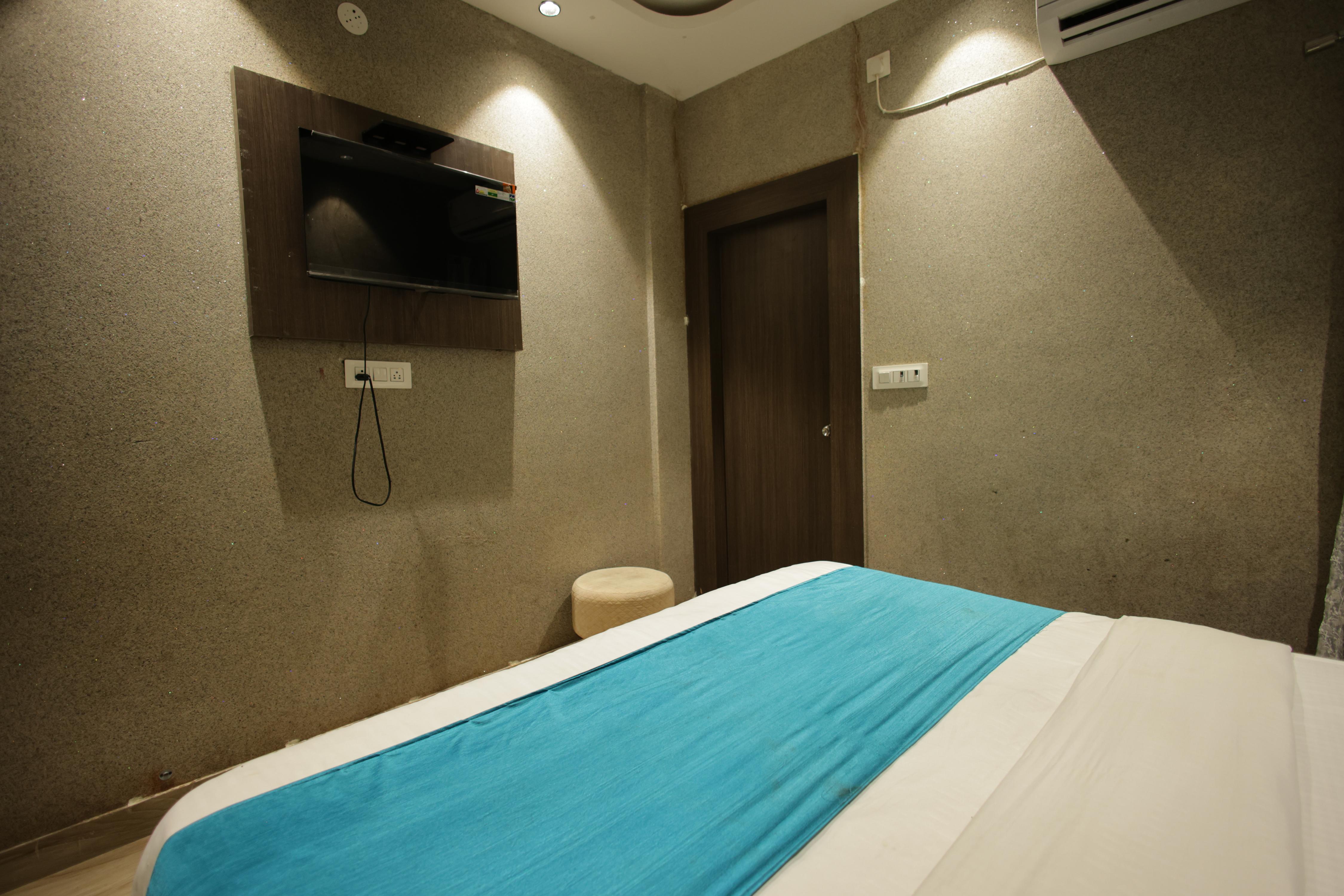 Hotel Mantra Inn - Just 5 Minutes from Har Ki Pauri - Tap to explore photos