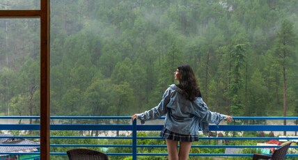 goSTOPS Kasol PLUS, Manikaran Road - Private Rooms & Dorms Room Type - Deluxe Private AC Room with Balcony and River View and Ensuite Bathroom