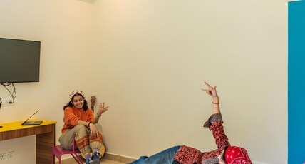 goSTOPS Kasol PLUS, Manikaran Road - Private Rooms & Dorms Room Type - Deluxe Private Room with Balcony and Mountain View and Ensuite Bathroom