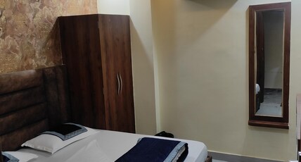 Nilkanth Paying Guest House Room Type - Deluxe room