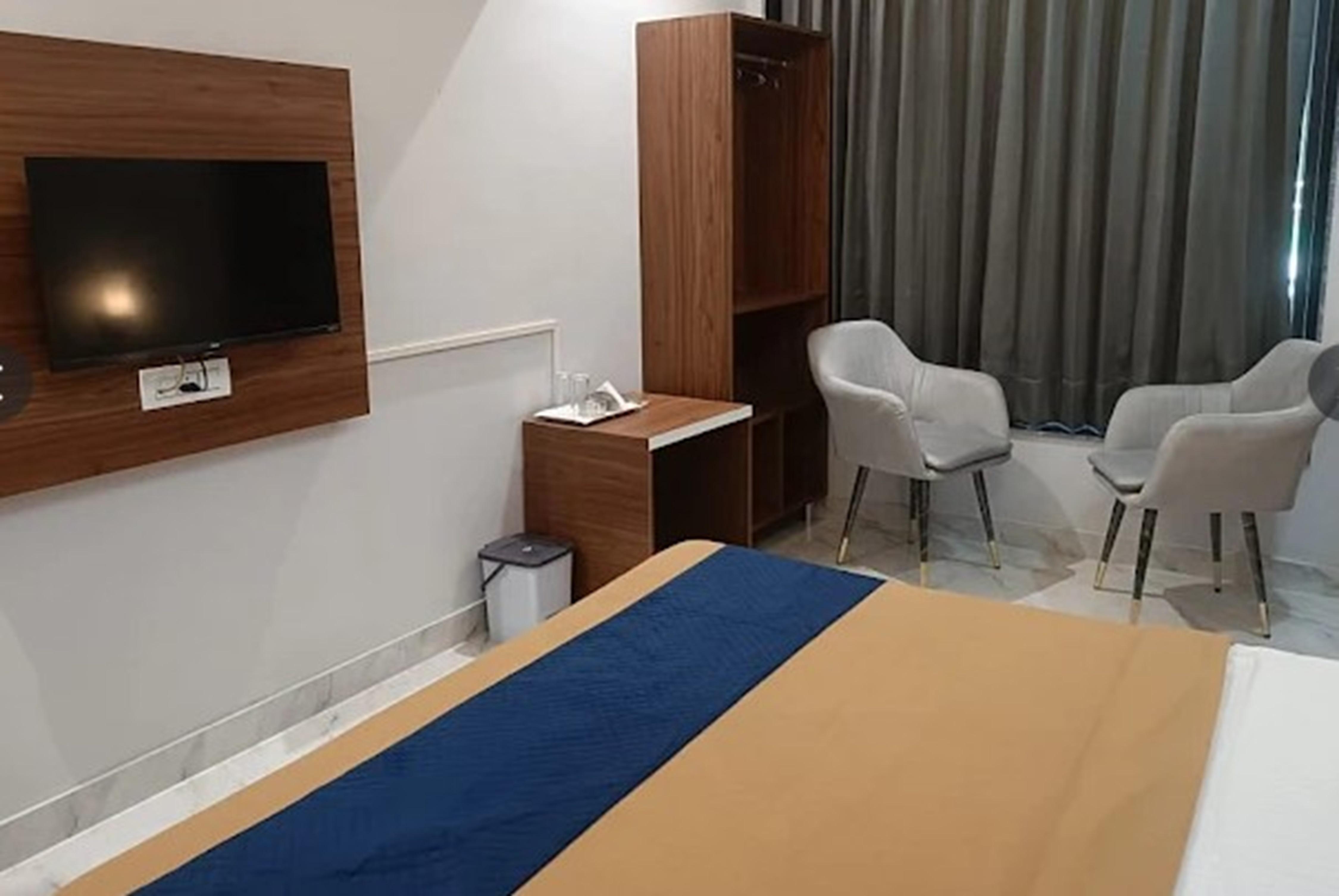 Hotel Kamboj - Tap to explore photos