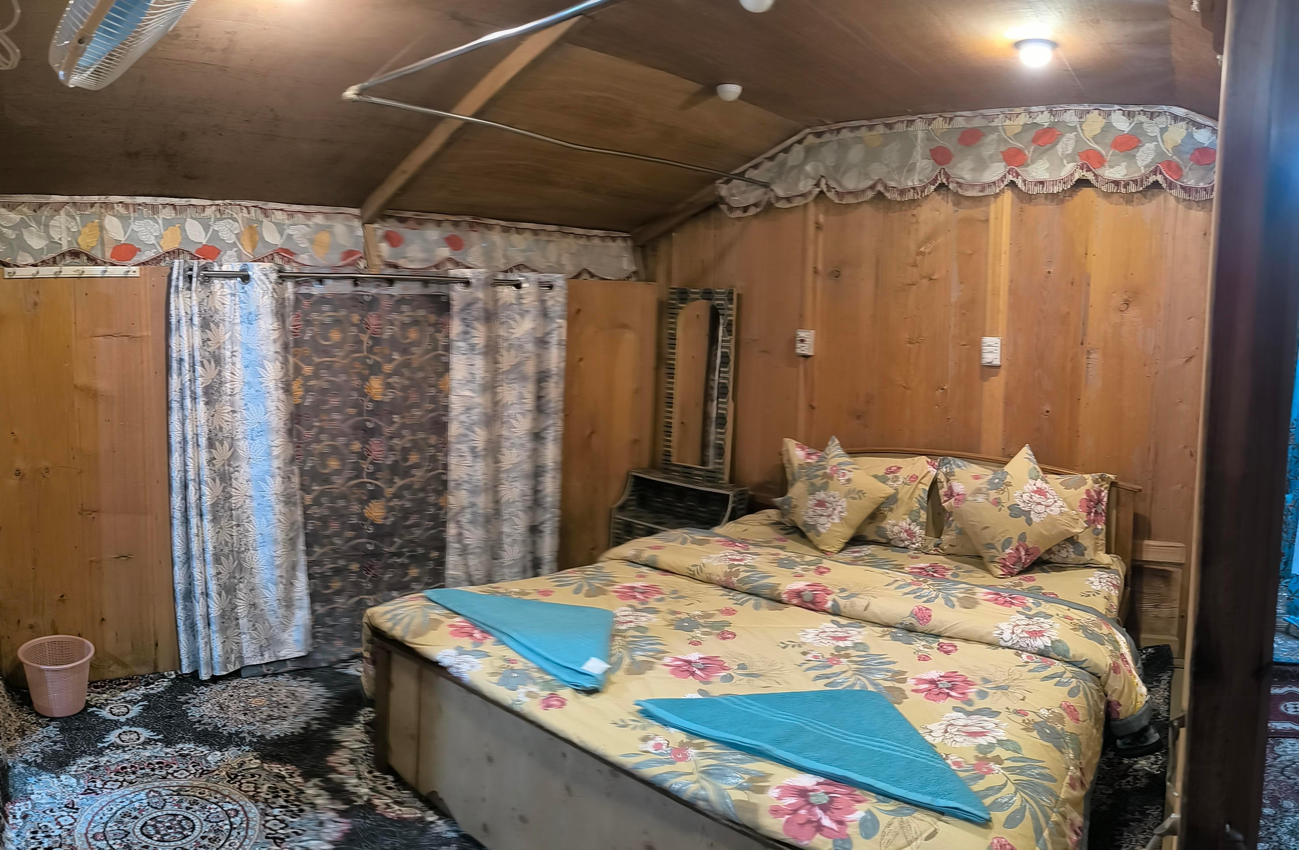 Houseboat K2 Room Type - Room in Houseboat