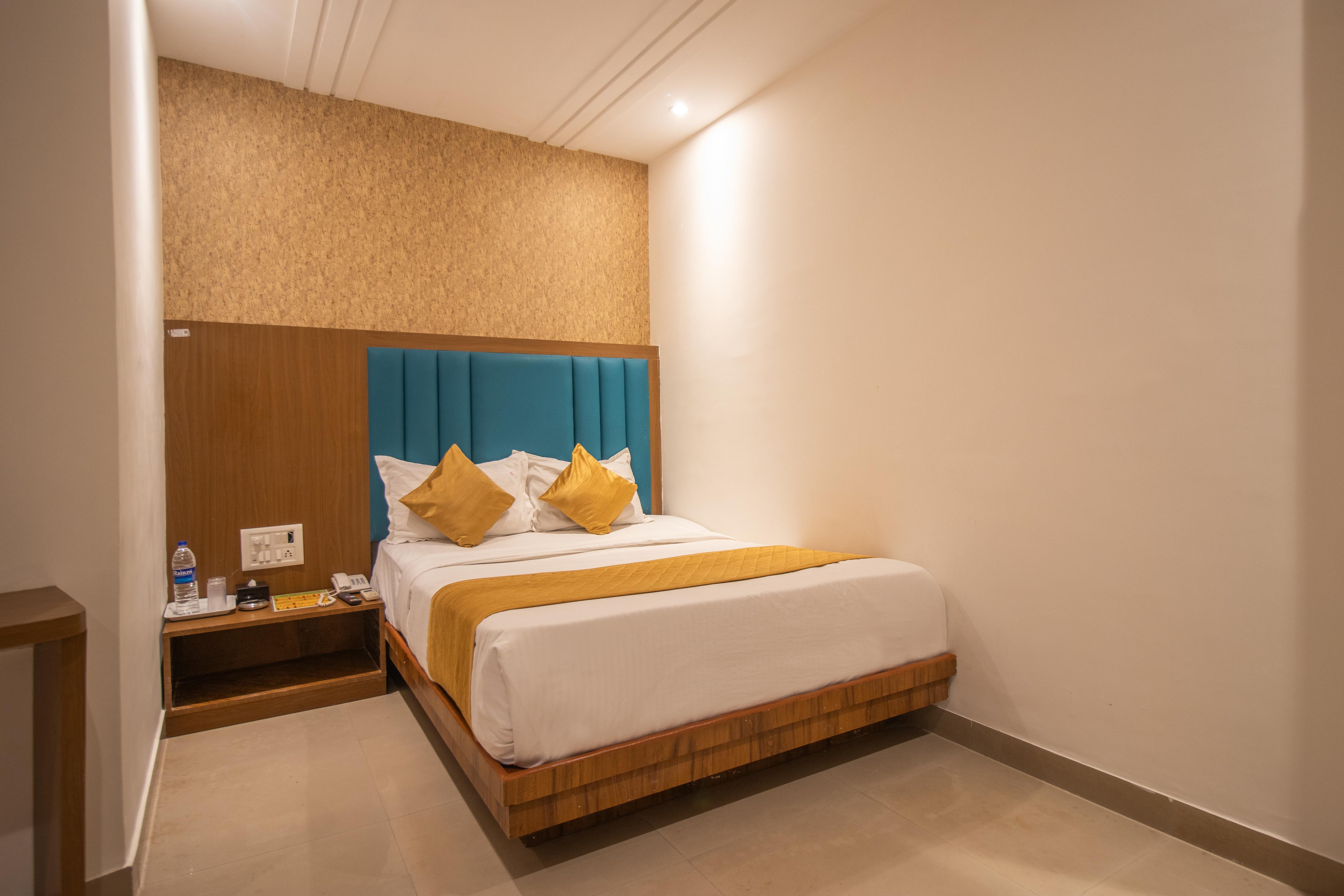 Hotel Crystal Palace Room Type - Deluxe Room