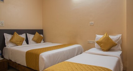 Hotel Crystal Palace Room Type - Deluxe Triple Room
