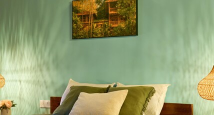 Gulmohar by Raho: Pond-View Farm Stay Escape Room Type - Gulmohar