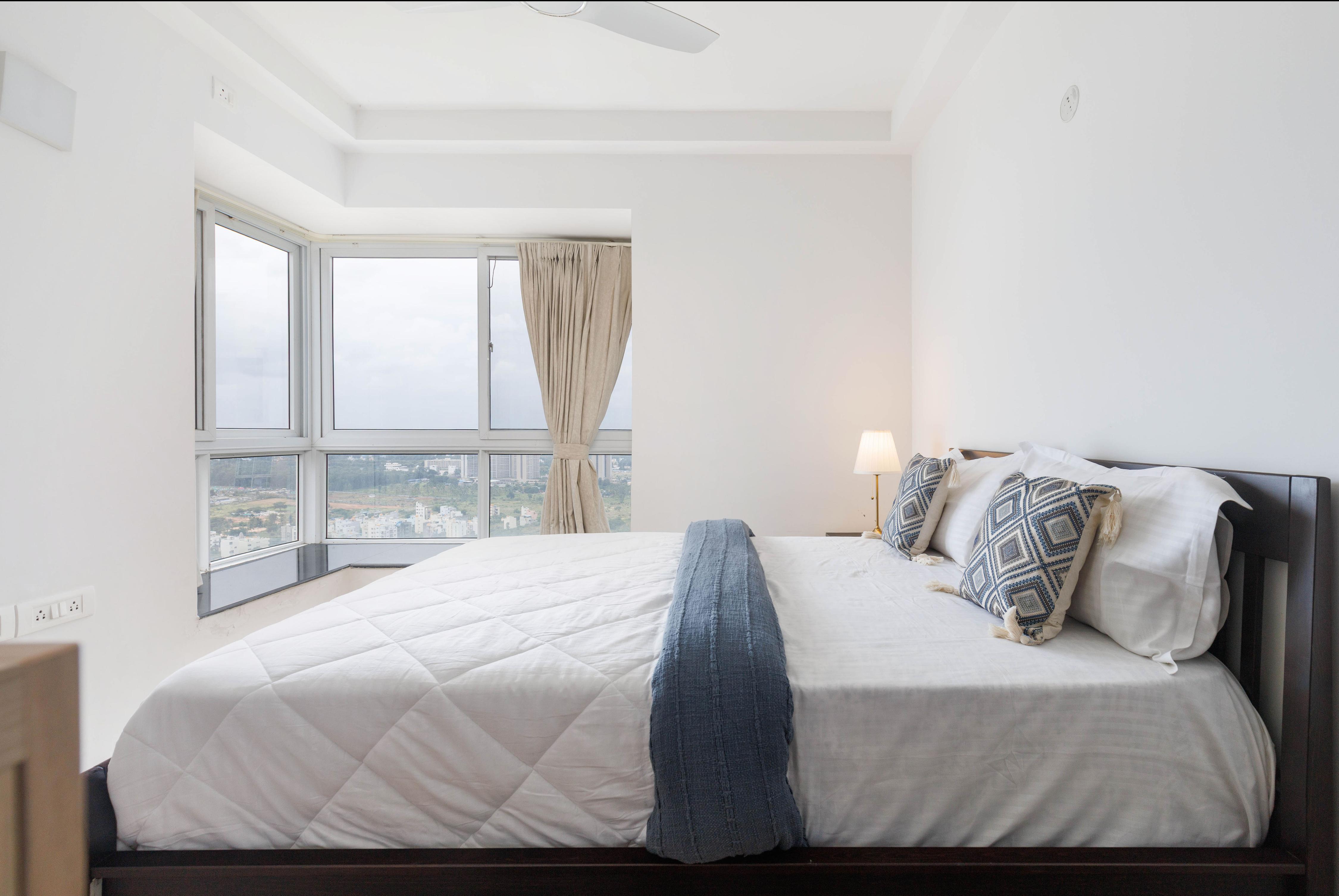Skyline Haven by Red Olive|4BHK|30mins Airport - Tap to explore photos