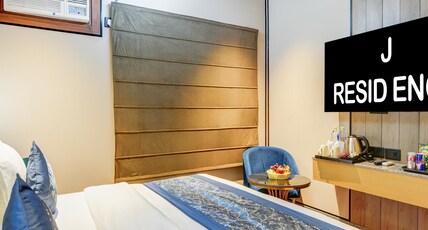 J Residency Near Nizamuddin Railway Station by TRIINDIA Hospitality Room Type - King Bed Room with Garden View