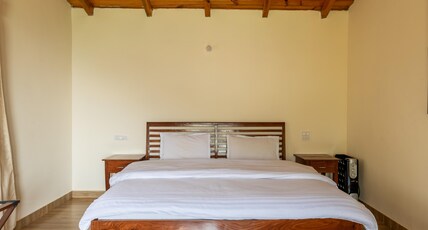 Maple   Private Room w Lake View   Shared pool Room Type - Bedroom