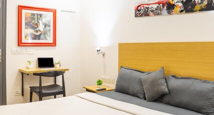 Housr Sector 57 Near Golf Course Extension Room Type - Deluxe Room Housr Sector 57 Near Golf Course Extension Room Type - Deluxe Room