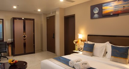 Le Crown Hotel Room Type - Ruby - Mountain And Lake View Junior AC Suite With Panoramic Balcony