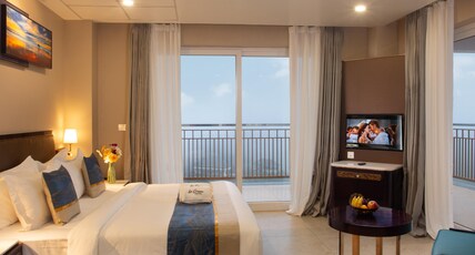 Le Crown Hotel Room Type - Ruby - Mountain And Lake View Junior AC Suite With Panoramic Balcony