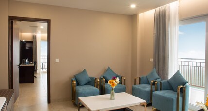Le Crown Hotel Room Type - Diamond - Mountain And Lake View AC Suite With Panoramic Balcony