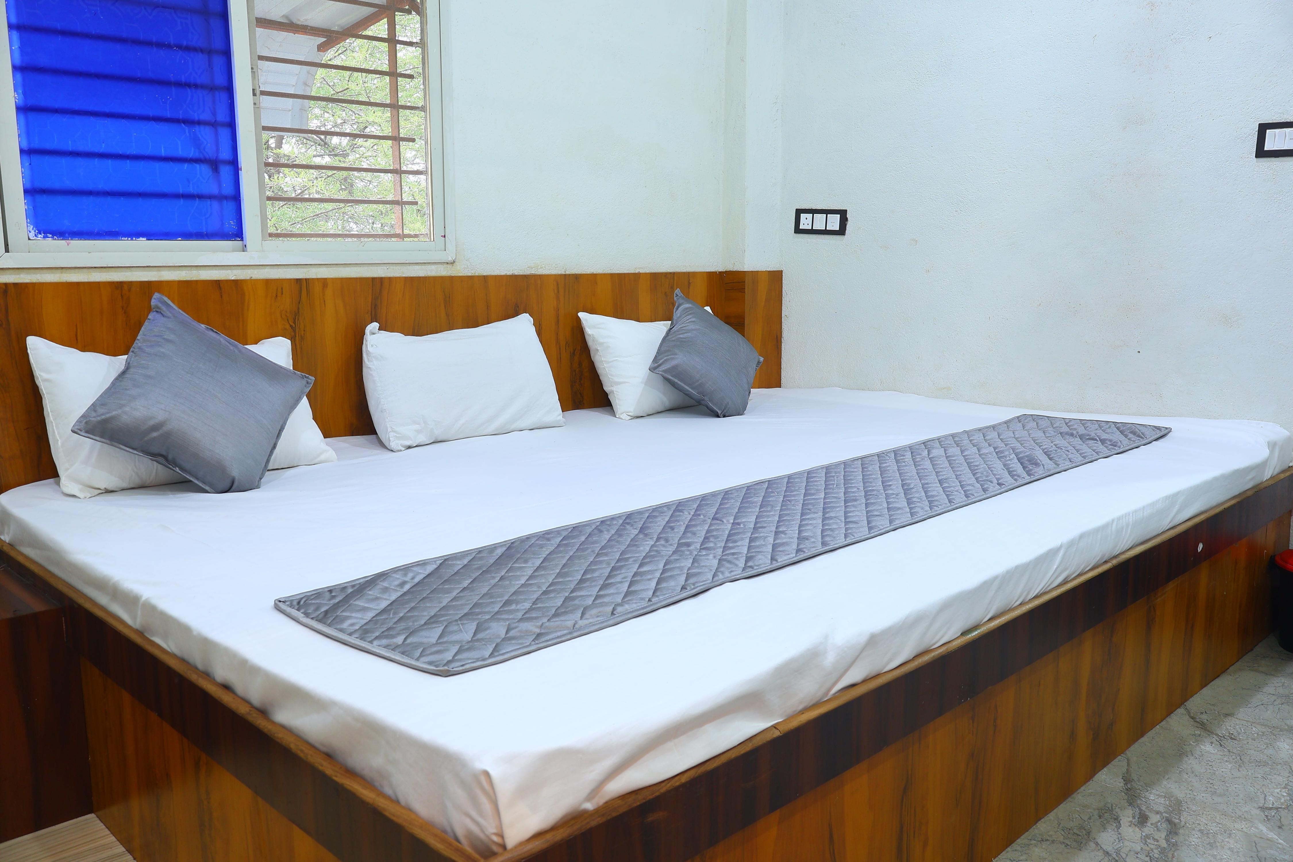 Hotel Maharana Inn - Tap to explore photos