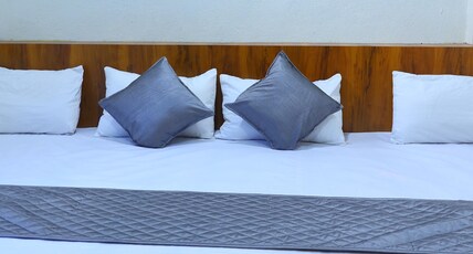 Hotel Maharana Inn Room Type - Deluxe AC Room