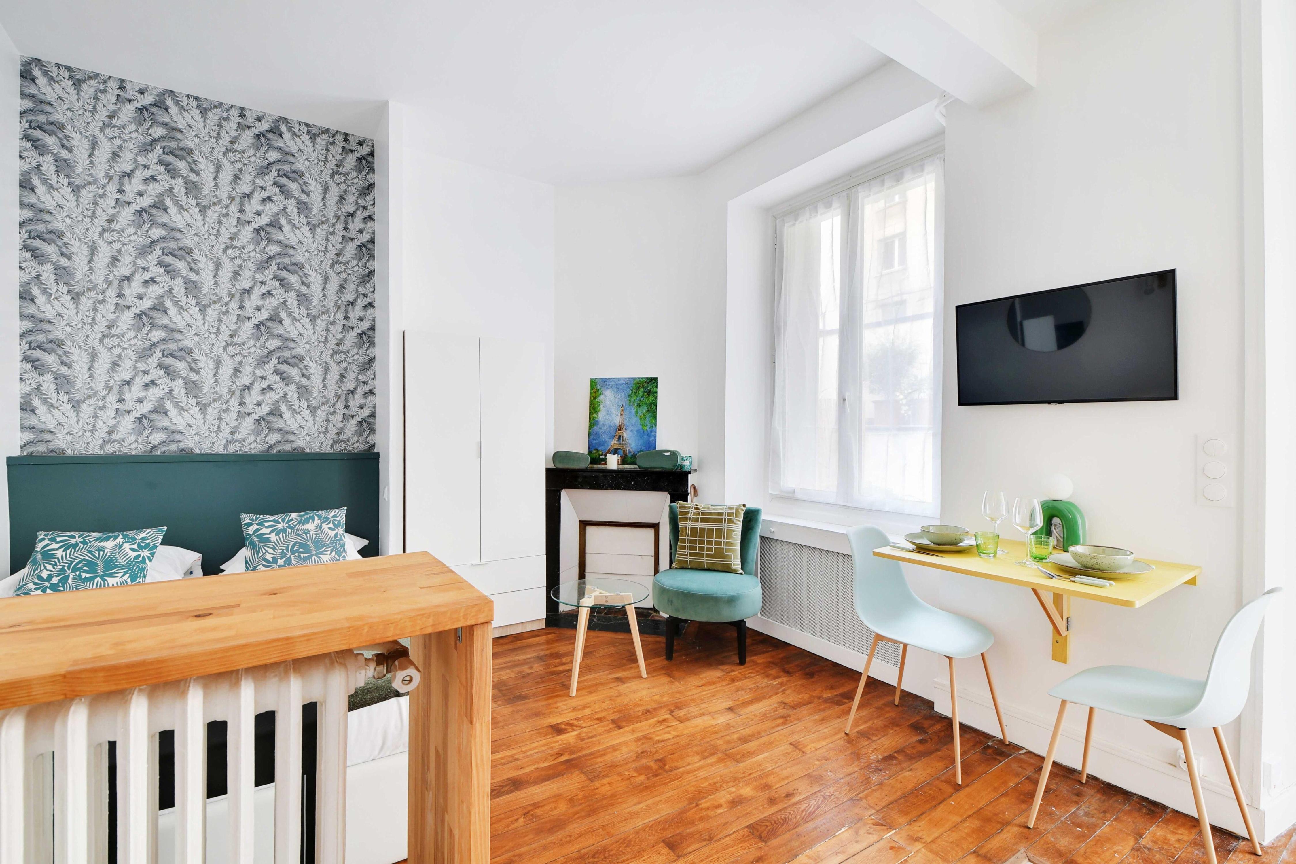 Cozy Studio with Terrace near the Eiffel Tower - Tap to explore photos