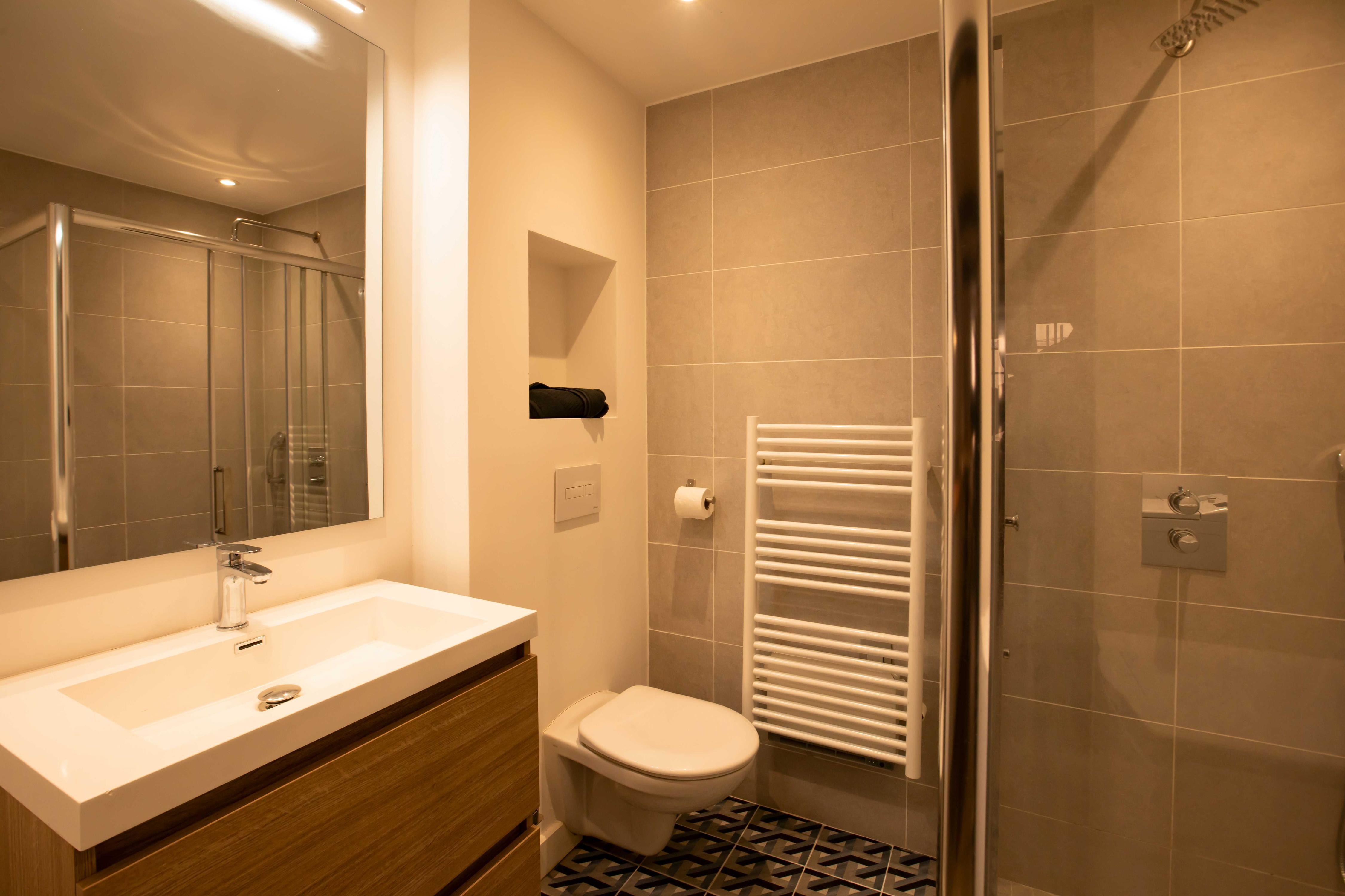 Tropezian Escape Studio - Tap to explore photos