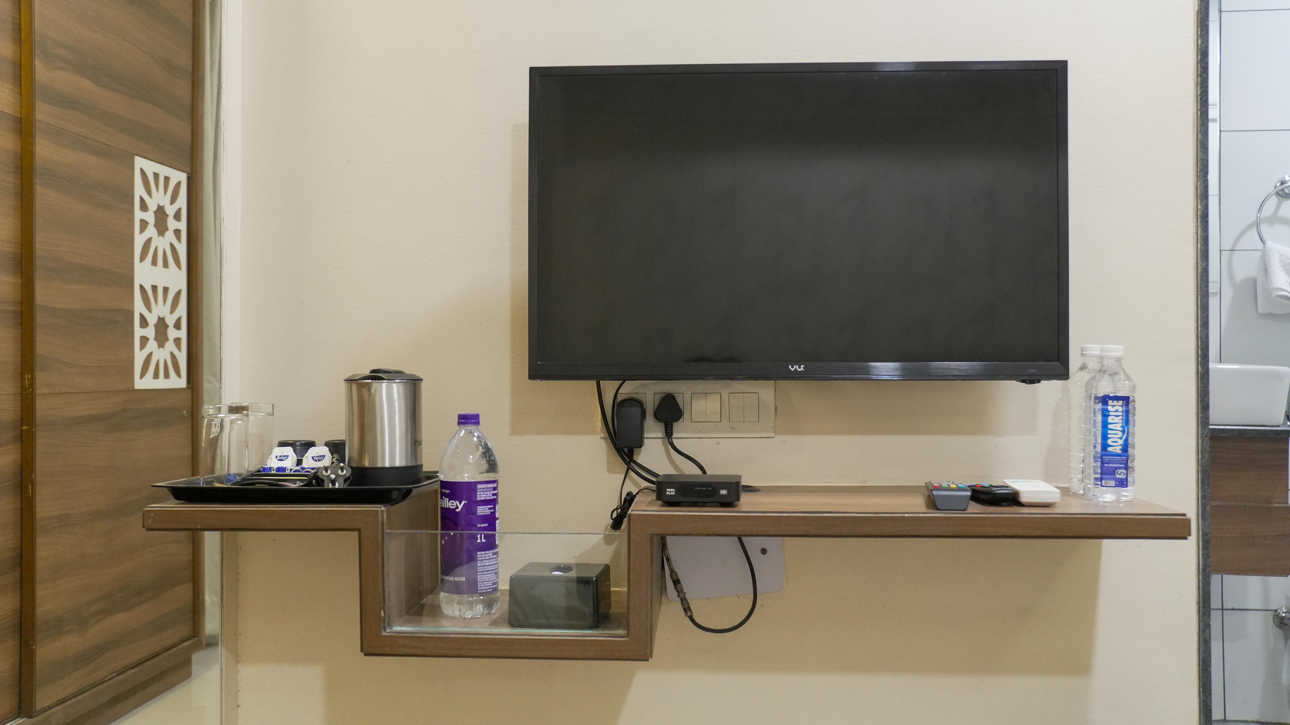 Hotel Prime Suites - Tap to explore photos