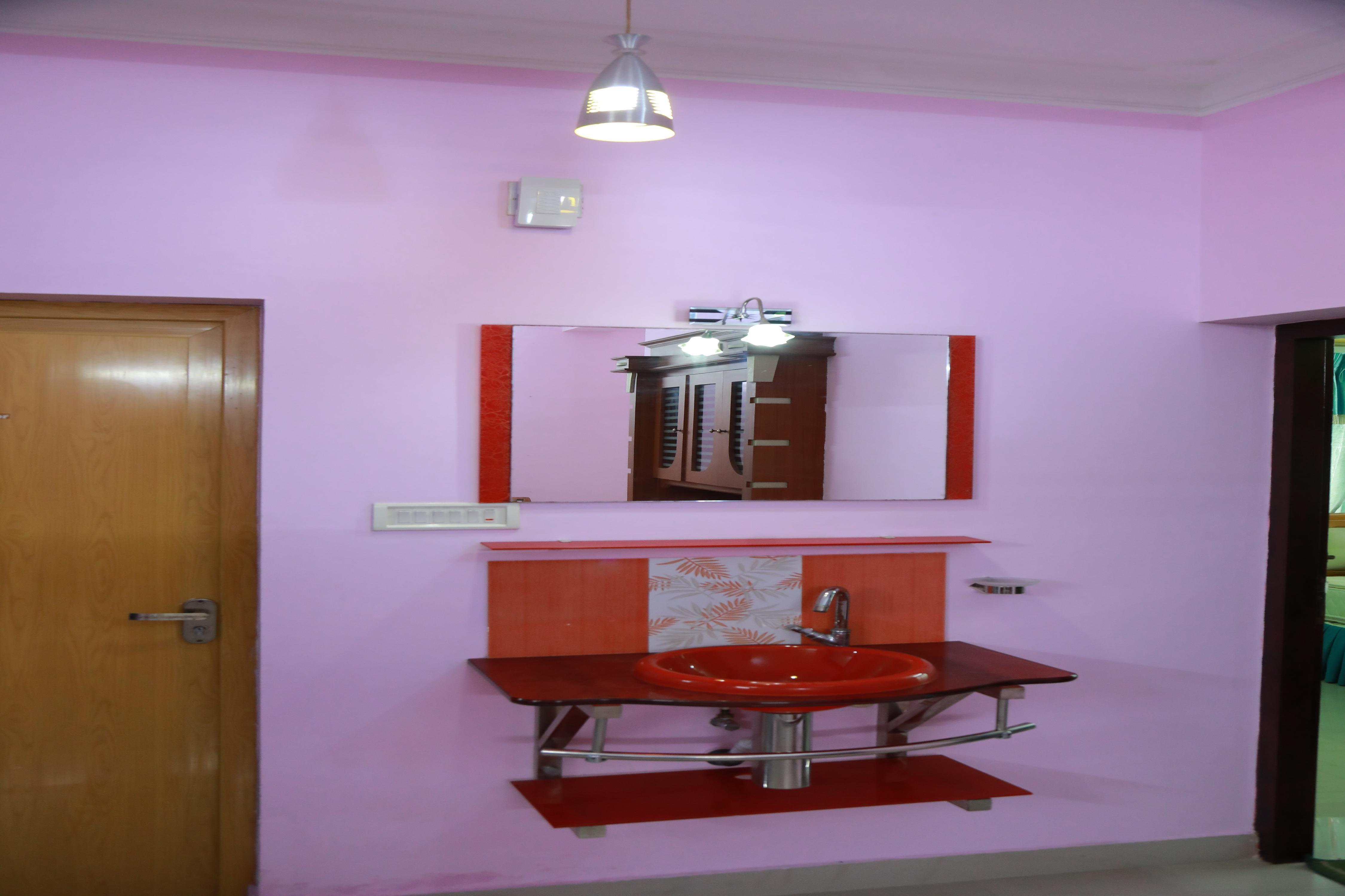 RK Inn | 200m from Guruvayur Temple - Tap to explore photos