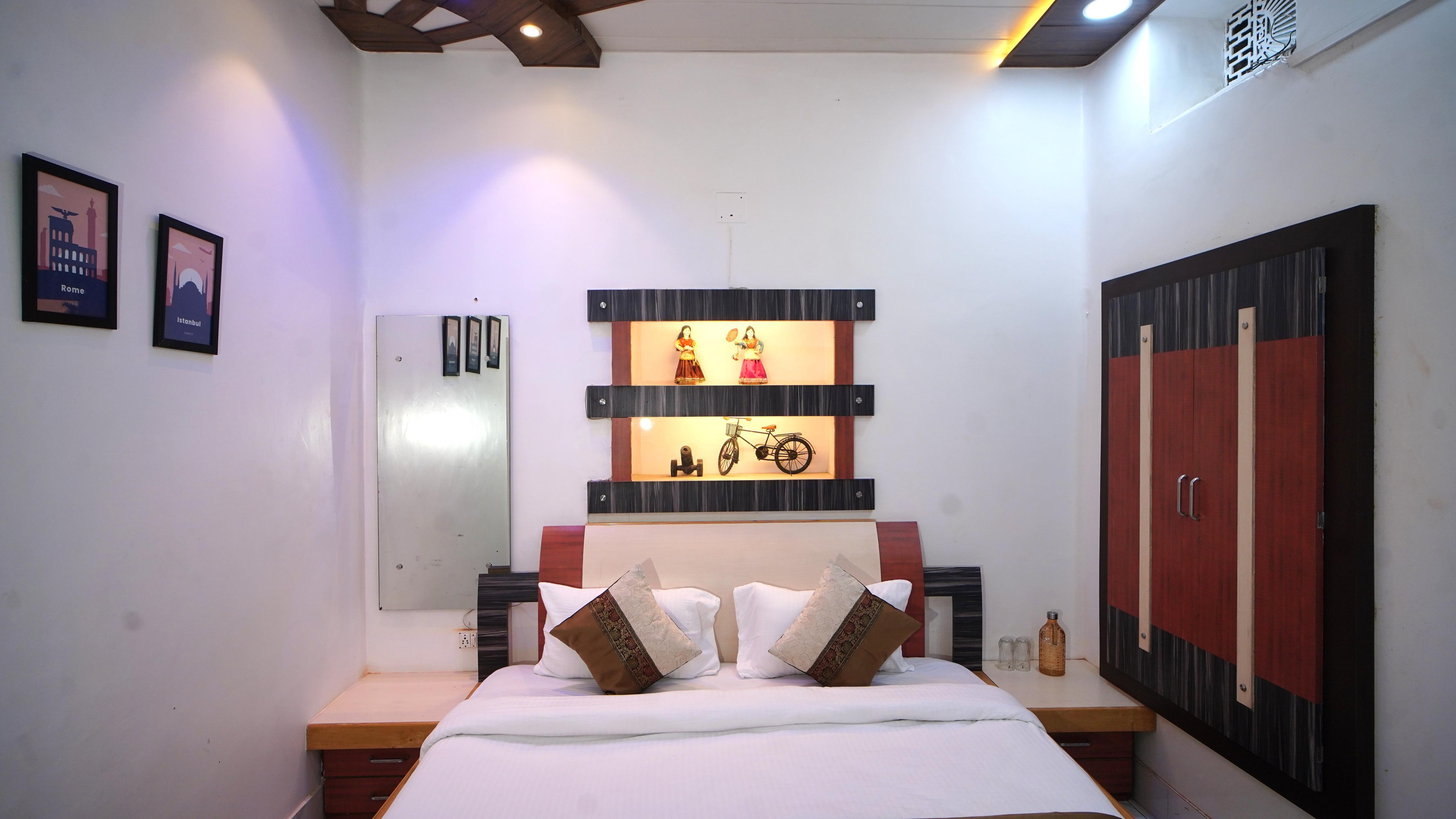 Raahi | Entire 3-Bedroom Flat Near Kashi Vishwanath - Tap to explore photos