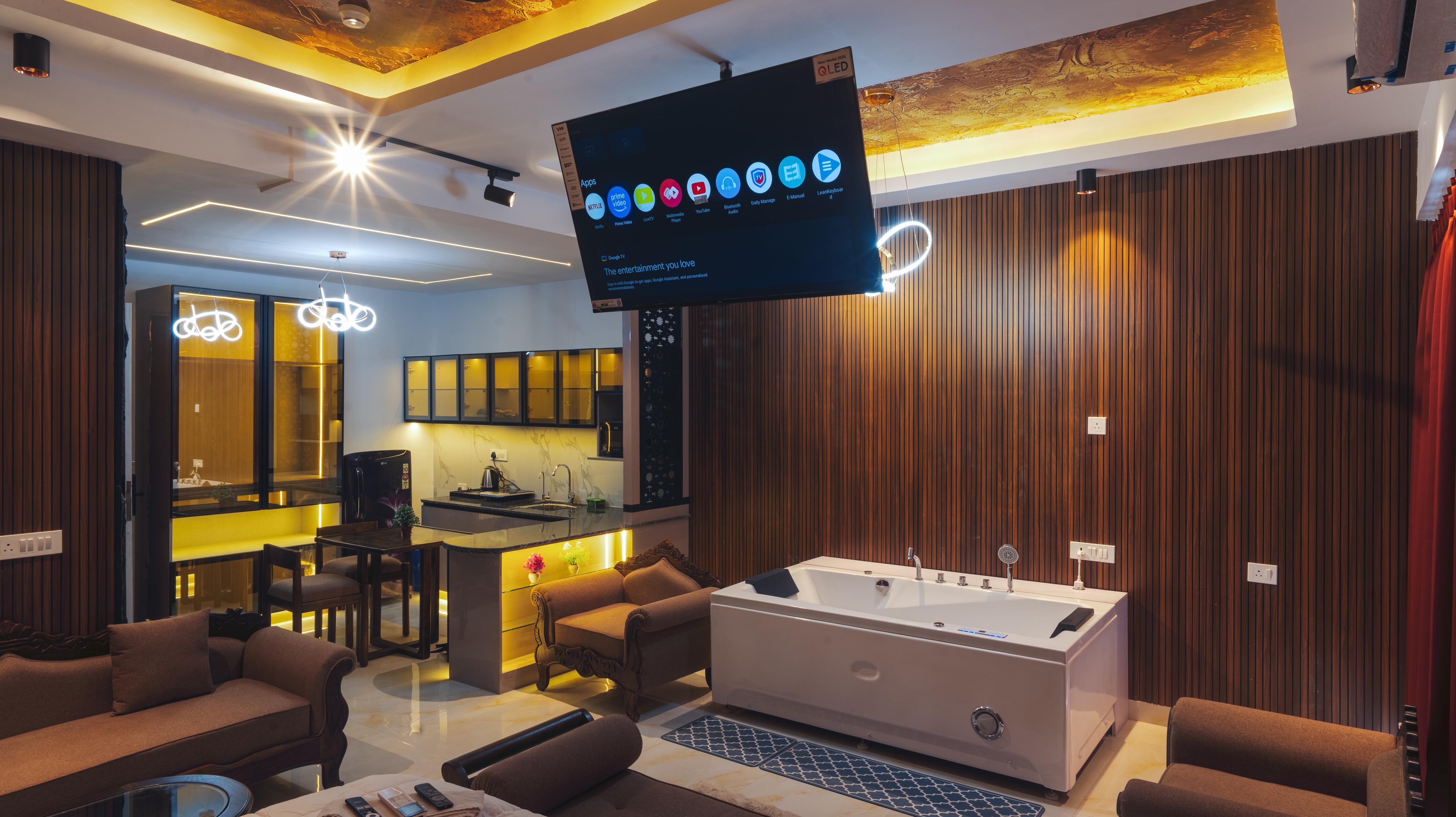 Jacuzzi Golden Aura Suite with Private Jacuzzi - Tap to explore photos