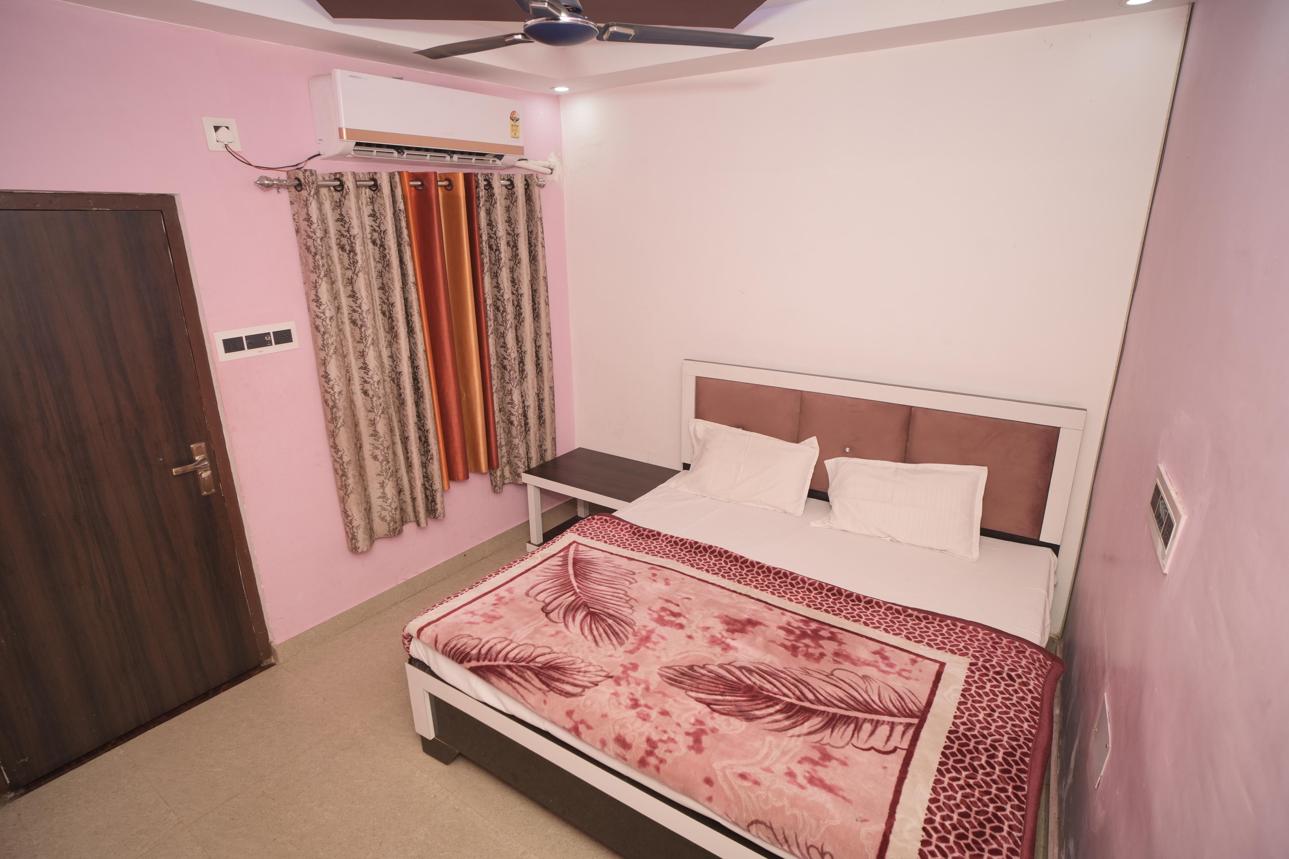 Rameshwaram Guest House Ayodhya - Tap to explore photos