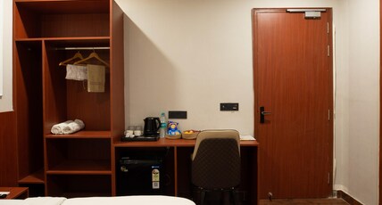 Aarchh Regency Room Type - DELUXE ROOM