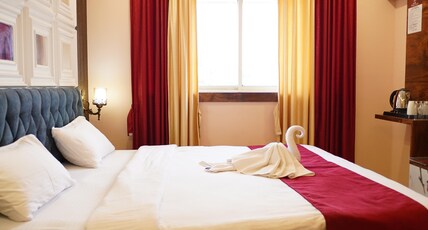 Park land Room Type - Deluxe Room with Double Bed
