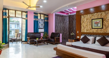 Hotel Warm Welcome Sec 20 Room Type - Super Deluxe Room with Balcony