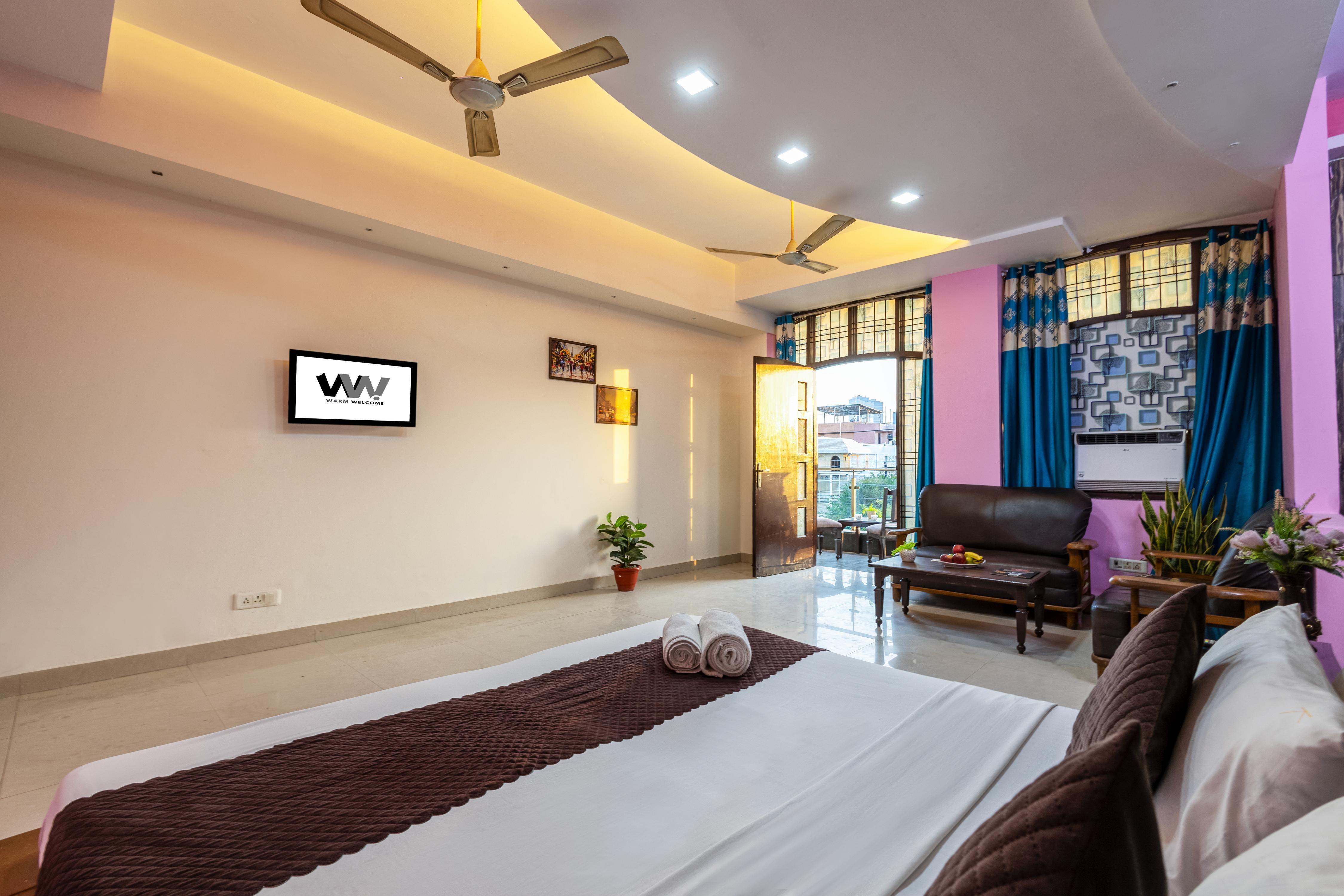 Hotel Warm Welcome Sec 20 - Tap to explore photos